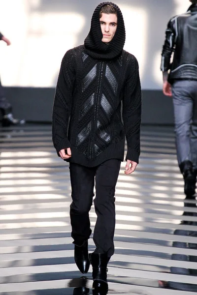 Look 3